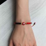 Manilla Ojo Turco Roja y Negra 2